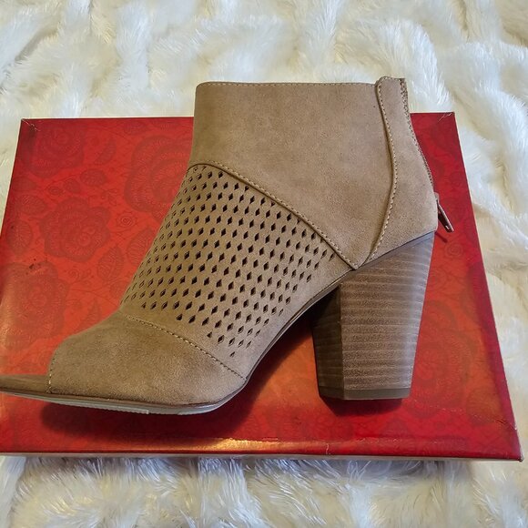Carlos Santana Open Toe Booties - Picture 3 of 3